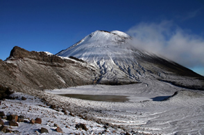 Mt . Ngauruhoe / www.istockphoto.com / Ira Ovchinnikoa